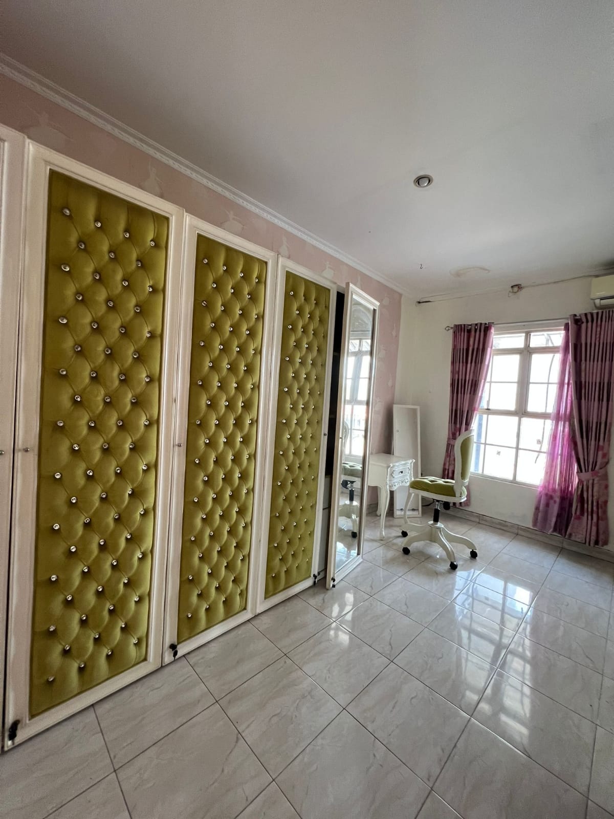 DiSewakan Rumah Full Furnish di Taman Picadilly Lippo Cikarang